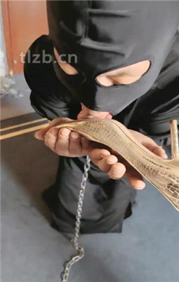 图片[7]_【东营天香百合】跪舔高跟/狗链拴狗/舔口水/胯下辱_HD绳艺资源