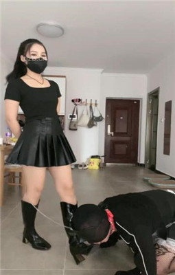 图片[3]_【露可】狂暴变态-鞭抽坐垫/靴底喂食【双视角版】_HD绳艺资源