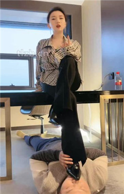 【潘妮绳艺导师】白领高跟黑丝踩虐犯错下属_HD绳艺资源