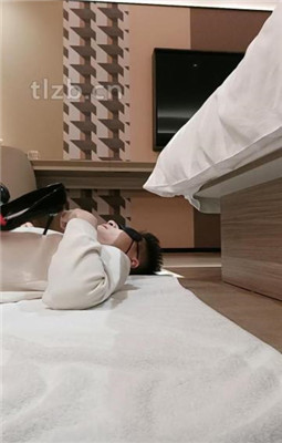 图片[11]_【米小唐】靴子黑丝玩虐地毯狗_HD绳艺资源