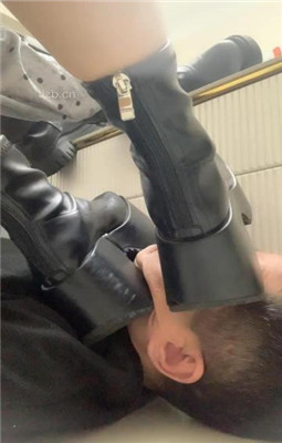 图片[12]_【文文文】双素人S-脏黑靴碾压踩狗脸_HD绳艺资源