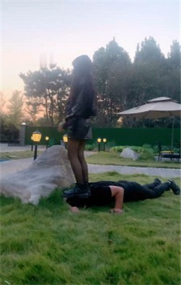 【苏西】户外-短靴踩踏狗爪/骑马爬行_HD绳艺资源