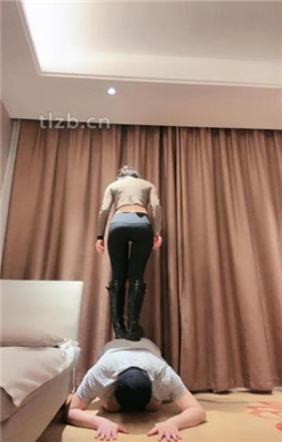 图片[4]_【不期而遇】恋臀爱好者-长筒靴高难度挑战踢踩跺/磕头认错_HD绳艺资源