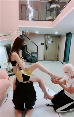 【陈莹斯】虐双奴-骑马爬行/臭脚捂脸/狂舔裸足_HD绳艺资源