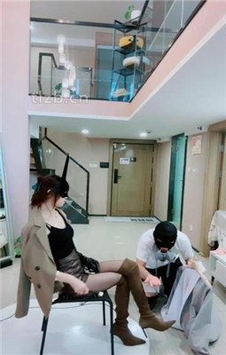 图片[3]_【陈莹斯】嘴叼高跟/人体衣架/骑马爬行/碾压踩狗爪_HD绳艺资源