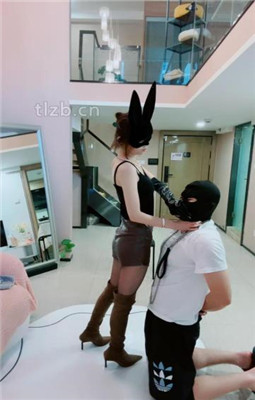 图片[14]_【陈莹斯】嘴叼高跟/人体衣架/骑马爬行/碾压踩狗爪_HD绳艺资源