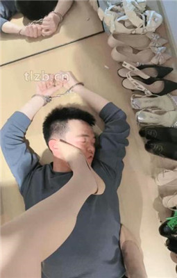 【时安】肉丝脚狂舔/踩踏碾压/手铐绳艺技巧_HD绳艺资源