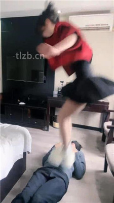 图片[11]_【孤傲女帝】胯下虐辱/全体重踩脖/跳踩/耳光抽_HD绳艺资源