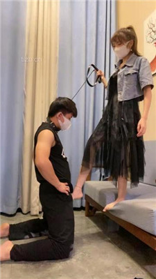 图片[16]_【甘露】凉鞋踩狗头/狗链遛狗/踢踹/骑马踩踏_HD绳艺资源