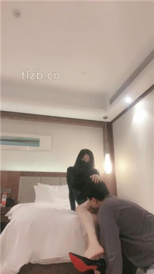 【如梦】车模S-裸足跪舔_HD绳艺资源