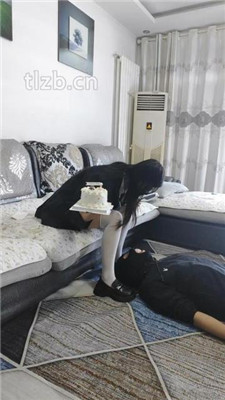 图片[2]_【尤尤子】学生S脚踩蛋糕喂食班主任_HD绳艺资源