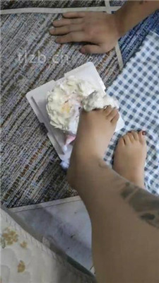 图片[9]_【尤尤子】学生S脚踩蛋糕喂食班主任_HD绳艺资源