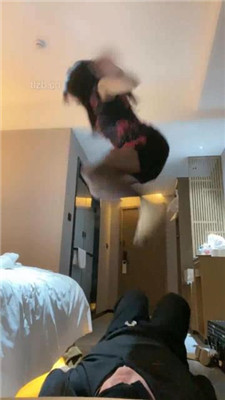 图片[5]_【千条姐】小白鞋黑丝全体重踩踏_HD绳艺资源