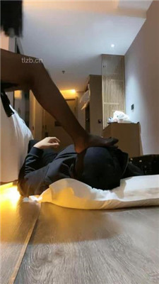 图片[12]_【千条姐】小白鞋黑丝全体重踩踏_HD绳艺资源