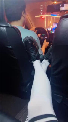 【不知名美女】长筒白袜车内开发司机_HD绳艺资源