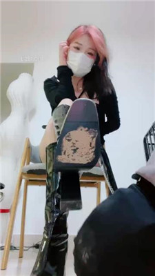 图片[4]_【甜心教主】鞭子威胁-贱奴舔脏长靴底_HD绳艺资源