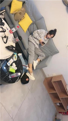 【乔妹】运动鞋白袜踩地毯狗/虐乳/训练_HD绳艺资源