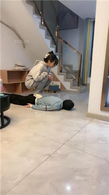 图片[3]_【乔妹】运动鞋白袜踩地毯狗/虐乳/训练_HD绳艺资源