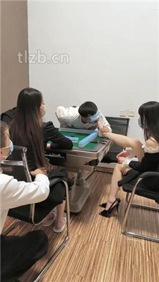 图片[10]_【乔伊】双S-麻将桌下的贱奴才【双视角版】_HD绳艺资源