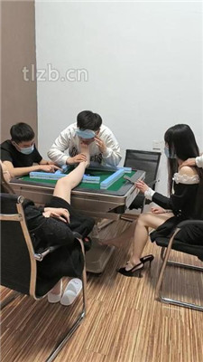 图片[13]_【乔伊】双S-麻将桌下的贱奴才【双视角版】_HD绳艺资源