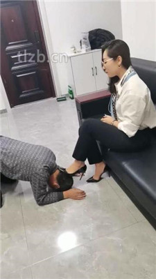 【冷御绳艺导师】重赏赐贱奴舔鞋底舔脚/浓痰吐满脸_HD绳艺资源