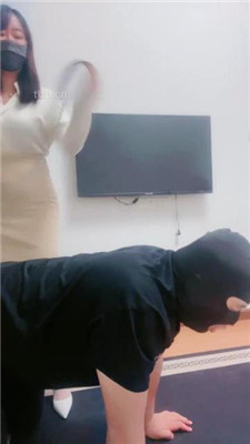 【桃子老师】骑马转胯/高跟肉丝脚闻舔踩踏_HD绳艺资源