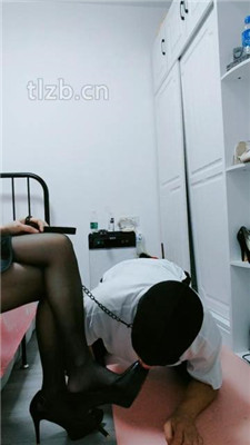 【伊伊】脚趾玩狗舌/黑丝高跟跪舔_HD绳艺资源