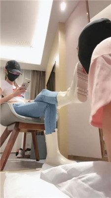 图片[6]_【美娜格格】牛仔裤短靴-胯下辱/人体擦鞋器/脚插嘴_HD绳艺资源