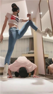 图片[8]_【美娜格格】牛仔裤短靴-胯下辱/人体擦鞋器/脚插嘴_HD绳艺资源