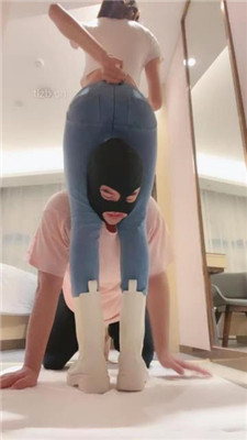 图片[13]_【美娜格格】牛仔裤短靴-胯下辱/人体擦鞋器/脚插嘴_HD绳艺资源