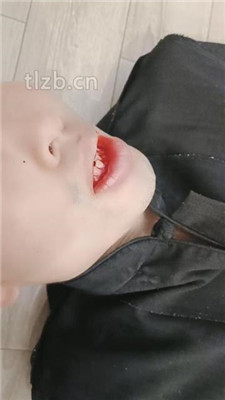 图片[4]_【昭玥】转胯/全体重踩踏/舔脏鞋-小白鞋棉袜_HD绳艺资源