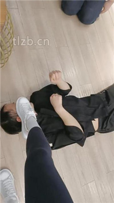 图片[5]_【昭玥】转胯/全体重踩踏/舔脏鞋-小白鞋棉袜_HD绳艺资源