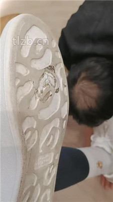 图片[9]_【昭玥】转胯/全体重踩踏/舔脏鞋-小白鞋棉袜_HD绳艺资源