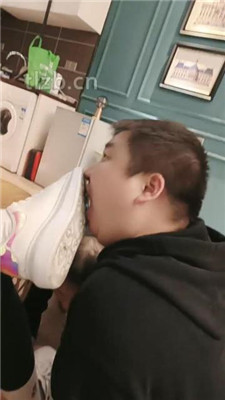 图片[11]_【昭玥】转胯/全体重踩踏/舔脏鞋-小白鞋棉袜_HD绳艺资源