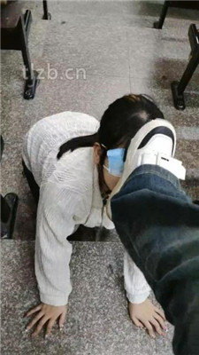 【爱可呀】教室开发素人S-母畜-跪舔多人多双脏鞋_HD绳艺资源