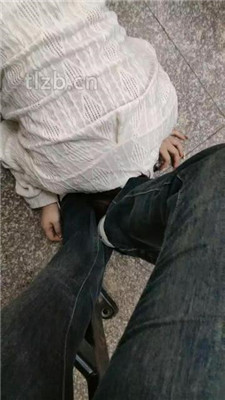 图片[2]_【爱可呀】教室开发素人S-母畜-跪舔多人多双脏鞋_HD绳艺资源