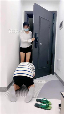 【丹祖宗】圈养狗等主人回家-伺候洗脚/舔裸足/吃脚皮_HD绳艺资源