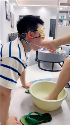 图片[6]_【丹祖宗】圈养狗等主人回家-伺候洗脚/舔裸足/吃脚皮_HD绳艺资源