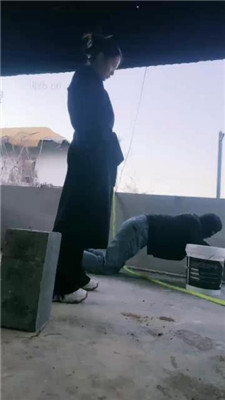 【宫雪大人】户外圈养犬化家务奴_HD绳艺资源