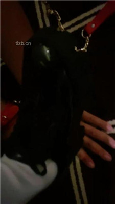 图片[6]_【不知名美女】掐拧胳膊-及膝袜捂脸窒息/数据线狠抽/踩踏_HD绳艺资源