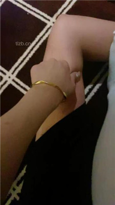 图片[13]_【不知名美女】掐拧胳膊-及膝袜捂脸窒息/数据线狠抽/踩踏_HD绳艺资源