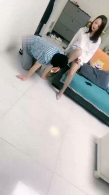 图片[2]_【蜜糖情侣】灰丝高跟诱惑舔-打手心-骑马爬行_HD绳艺资源