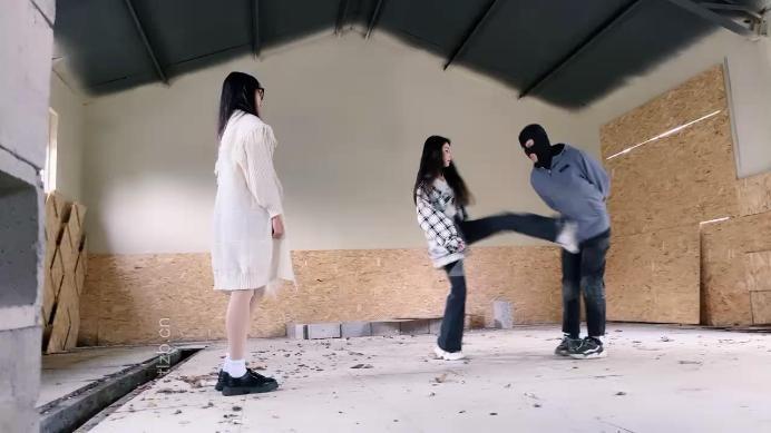 【宸宸】三S废弃厂房-高难度挑战踢踹/踩踏【双视角版】_HD绳艺资源