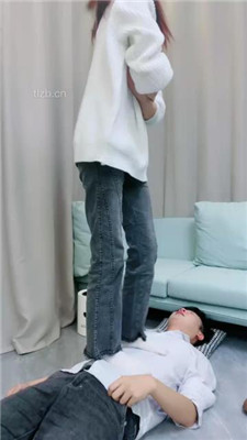 图片[17]_【术术】腿绞窒息/踩踏/原味白袜辱/踢踹/裸足踩狗脸_HD绳艺资源