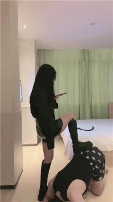 【清禾】保鲜膜窒息-训练踩踏耳光-人体烟灰缸_HD绳艺资源