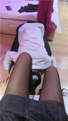 图片[4]_【于于鱼】高跟踩踏碾压-狗链拴狗-舔运动鞋黑丝高跟_HD绳艺资源