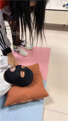 图片[7]_【精神小妹】素人学生妹-耳光/全体重踩踏/白袜塞嘴_HD绳艺资源