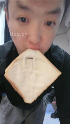 图片[14]_【不期而遇】牛仔裤臀下羞辱-圣水-闻超臭白袜-踩踏_HD绳艺资源