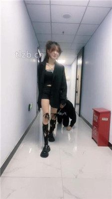 【智恩】西装高马尾学姐室外tj奴_HD绳艺资源