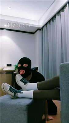 图片[3]_【护短S】跪舔小白鞋白袜/踩踏香蕉喂食_HD绳艺资源